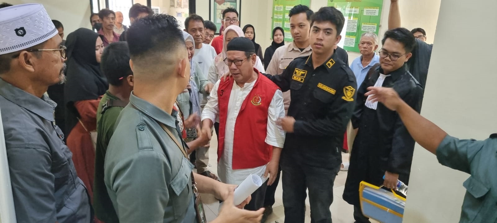 PERSIDANGAN: Pengadilan Negeri Singkawang kembali menggelar persidangan dengan agenda mendengarkan Nota Pembelaan (Pledoi) dari penasihat hukum terdakwa Haji Aman, Rabu (14/5).