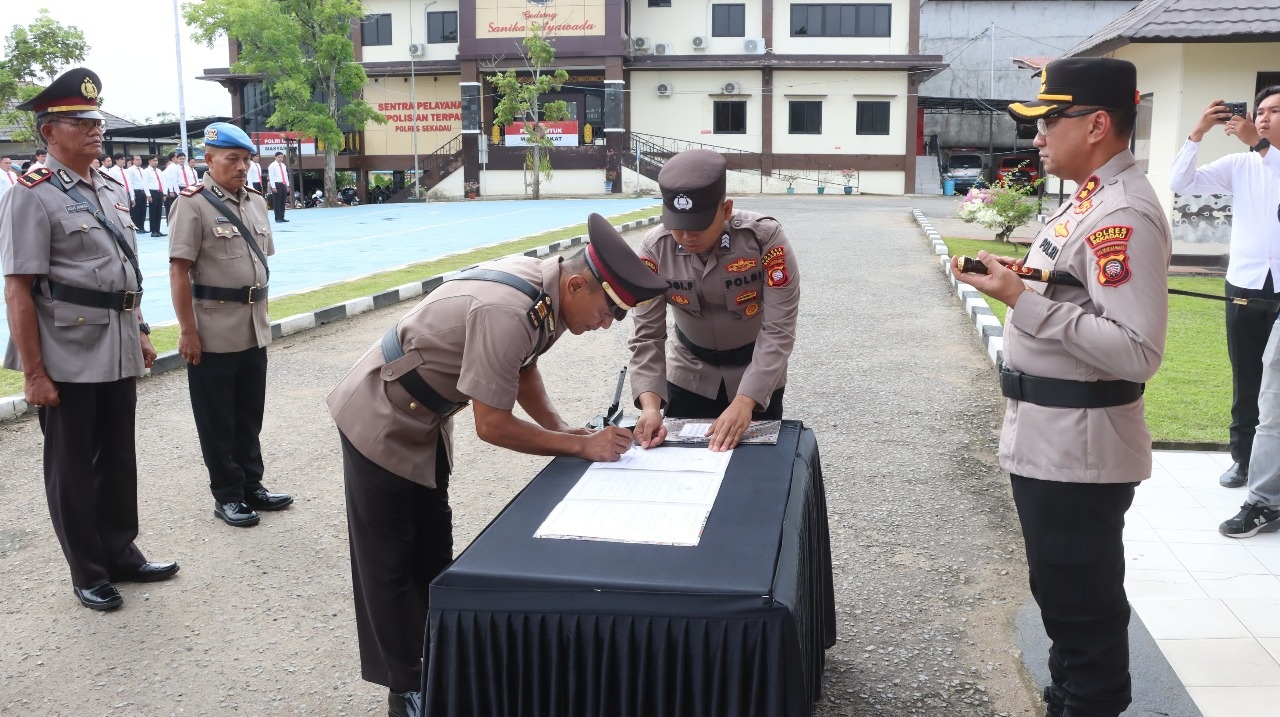 PEJABAT : Sejumlah pejabat utama di Korps Bhayangkara Bumi Lawang Kuari pada Rabu (14/5) berganti.