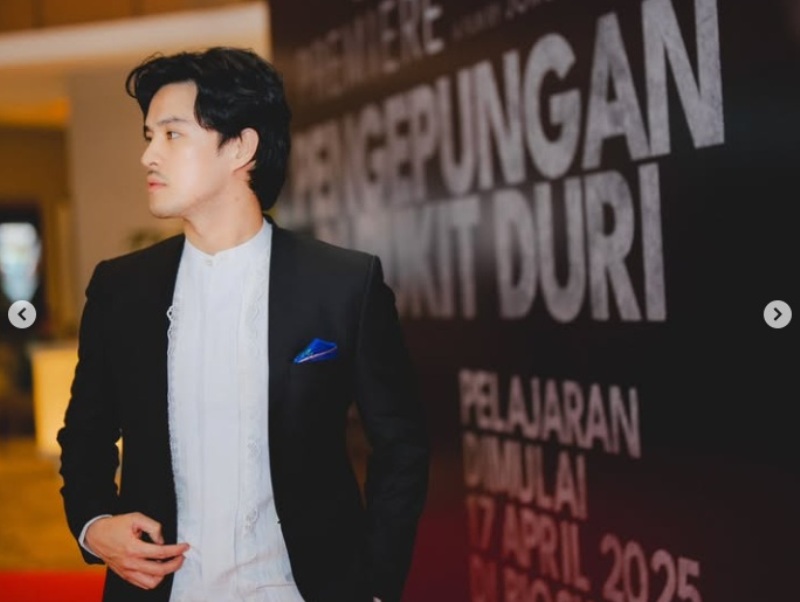 Pemeran utama film Pengepungan di Bukit Duri, Morgan Oey, saat sesi gala premiere, beberapa waktu lalu, di Jakarta. Film ini telah meraih 1.851.315 penonton di hari ke-26 penayangannya.