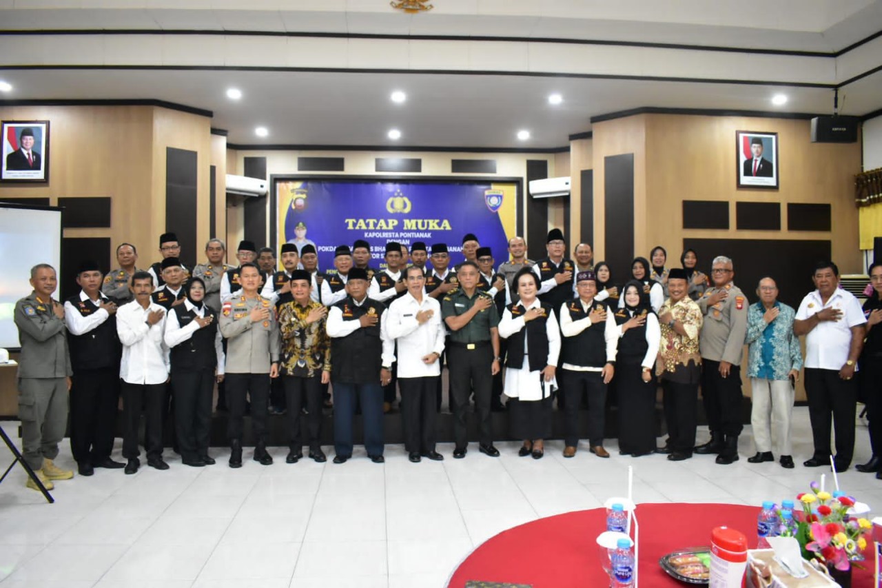 PELANTIKAN: Wakil Wali Kota Pontianak Bahasan menghadiri pelantikan Pengurus Pokdarkamtibmas masa bakti 2025-2028 di Aula Mapolresta Pontianak.