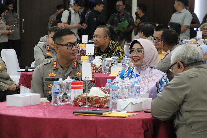 RAKOR: Bupati Mempawah dan Kapolres menghadiri Rapat Koordinasi Ketahanan Pangan dan Kesiapan Panen Raya Jagung Nasional di Graha Khatulistiwa, Polda Kalbar.