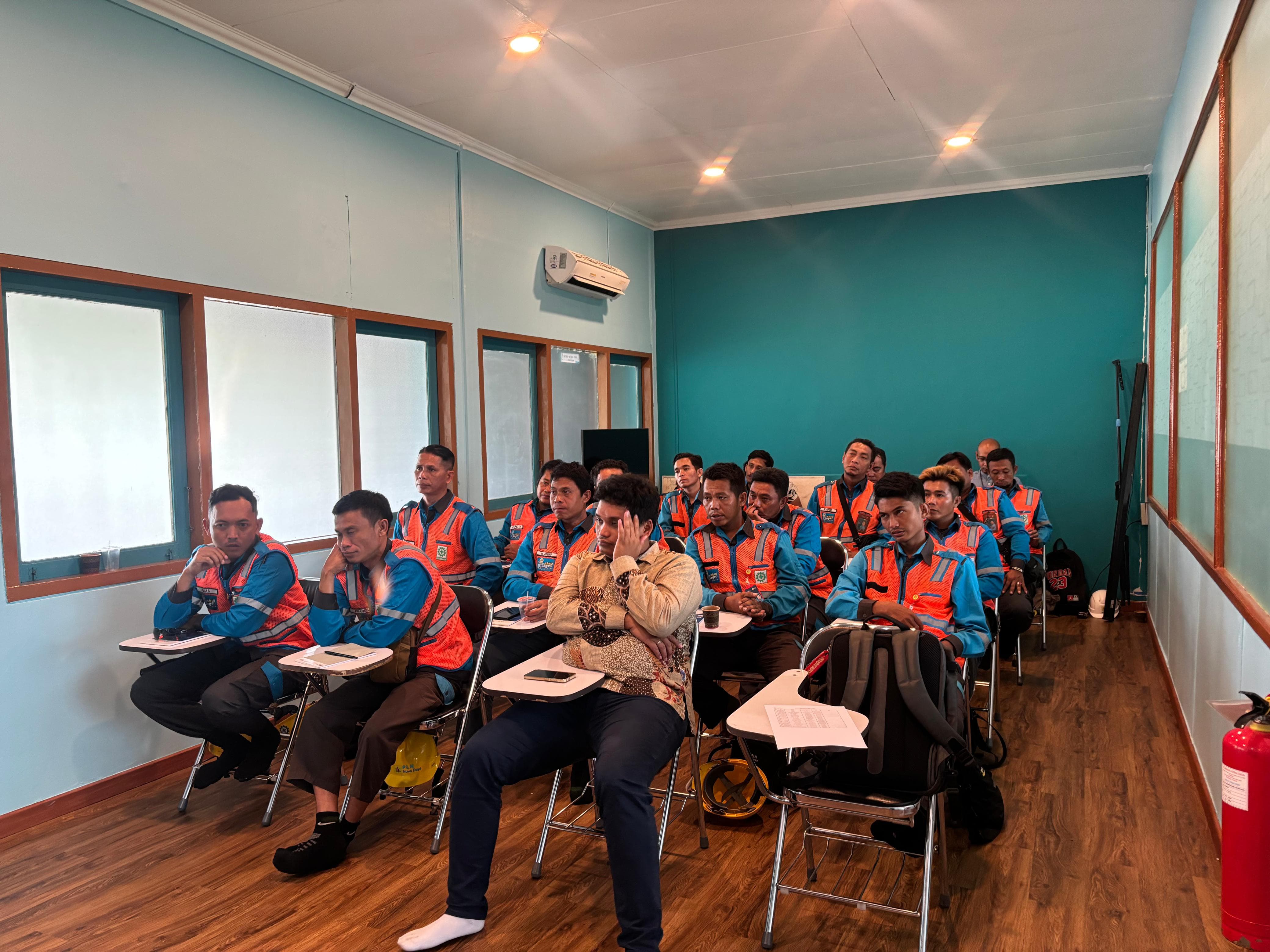 Peserta Pelayanan Teknik PLN Nusa Daya, tengah mengikuti Kegiatan Kampus&nbsp;Yantek&nbsp;(16/05).