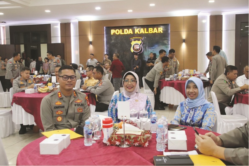 Bupati Erlina saat menghadiri Rakor ketahanan pangan.
