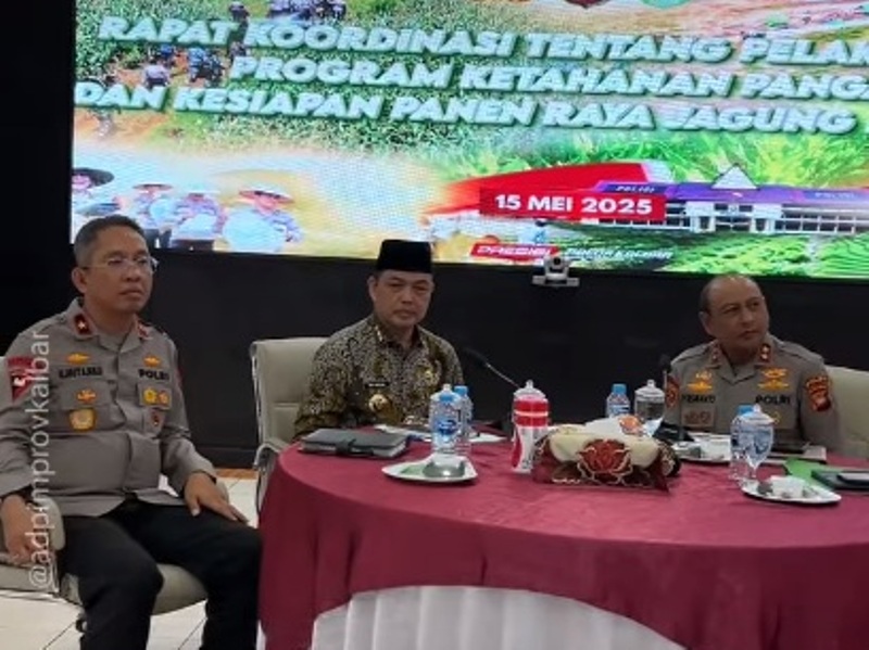 Gubernur Kalbar Ria Norsan saat menghadiri rakor tentang pelaksanaan program ketahanan pangan dan kesiapan panen raya jagung nasional, Kamis (15/5).