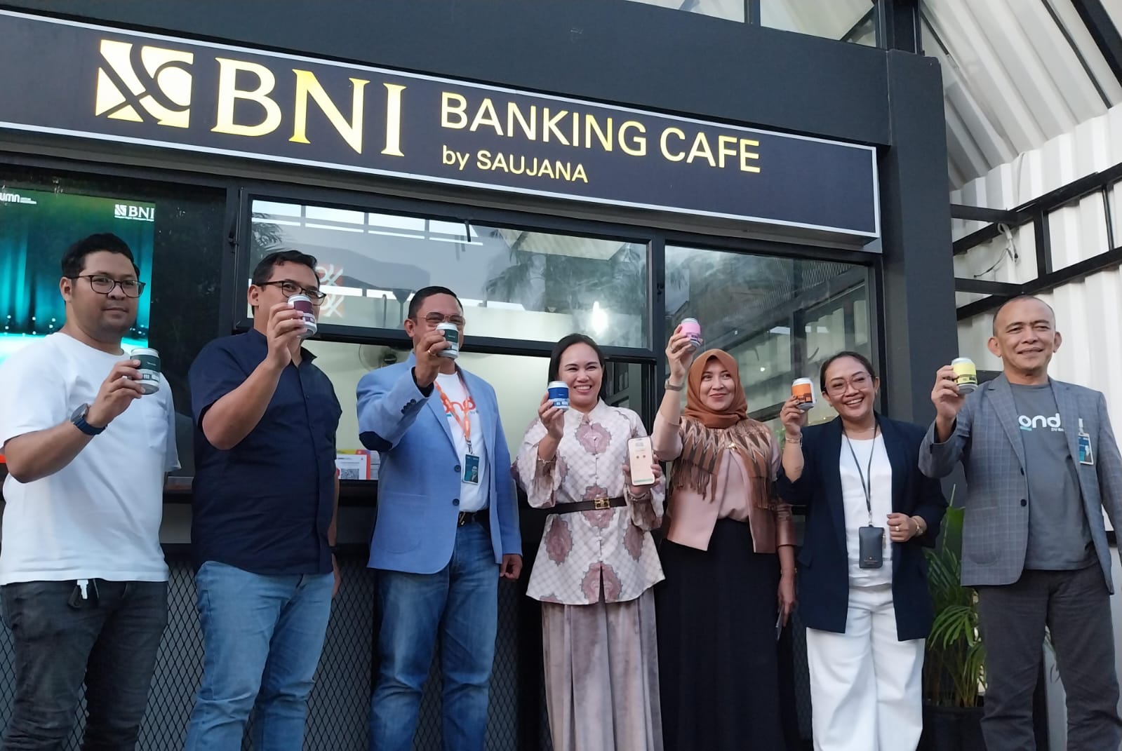 LUNCURKAN : Kegiatan soft opening BNI Banking Cafe by Saujana, Jumat (16/5) sore.