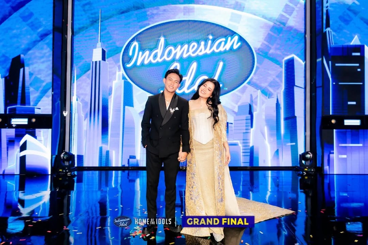 Fajar Noor dan Shabrina Leanor, dua finalis yang berhasil memukau penonton dan dewan juri di Indonesian Idol 2025.