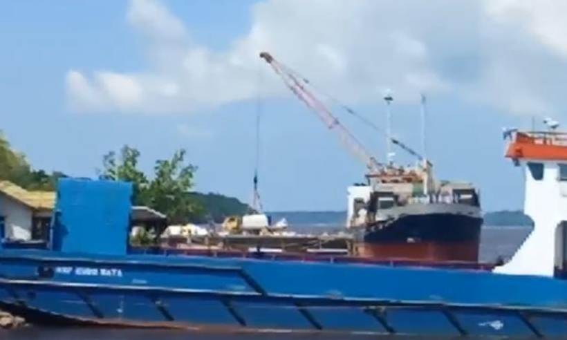TUKS maupun Tersus PT AJK di Kecamatan Teluk Batang, Kabupaten Kayong Utara, Provinsi Kalimantan Barat milik Haji Marhali pengusaha ternama di Kalimantan Barat saat beroperasi.