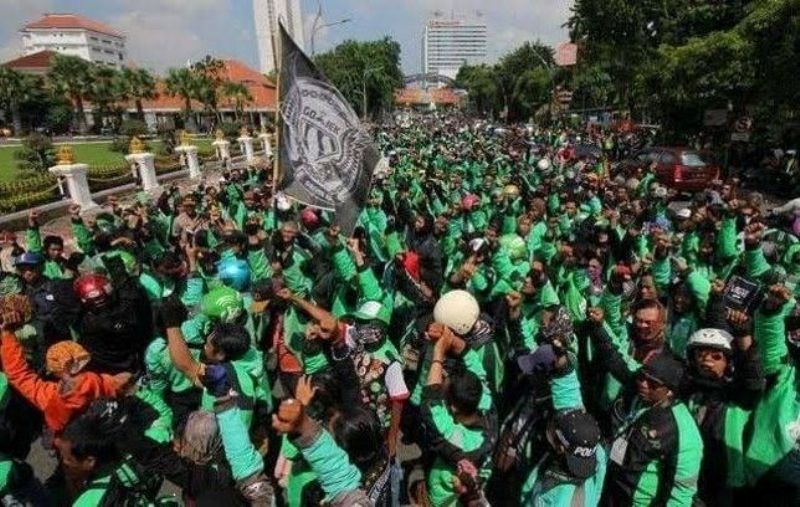 Ilustrasi pengemudi ojek online menggelar demonstrasi.