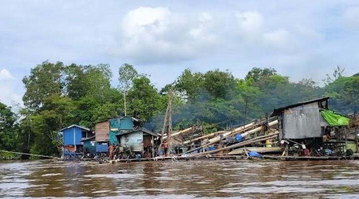PETI : Kepolisian Sektor Sekayam terus berupaya menanggulangi praktik Penambangan Emas Tanpa Izin (PETI) di wilayah hukum Kecamatan Sekayam.