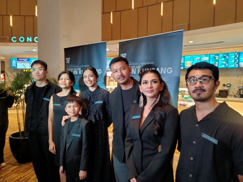 Para pemain Film Malin Kundang dalam jumpa pers, kemarin (19/5) sore, di Epicentrum XXI, Jakarta Selatan.