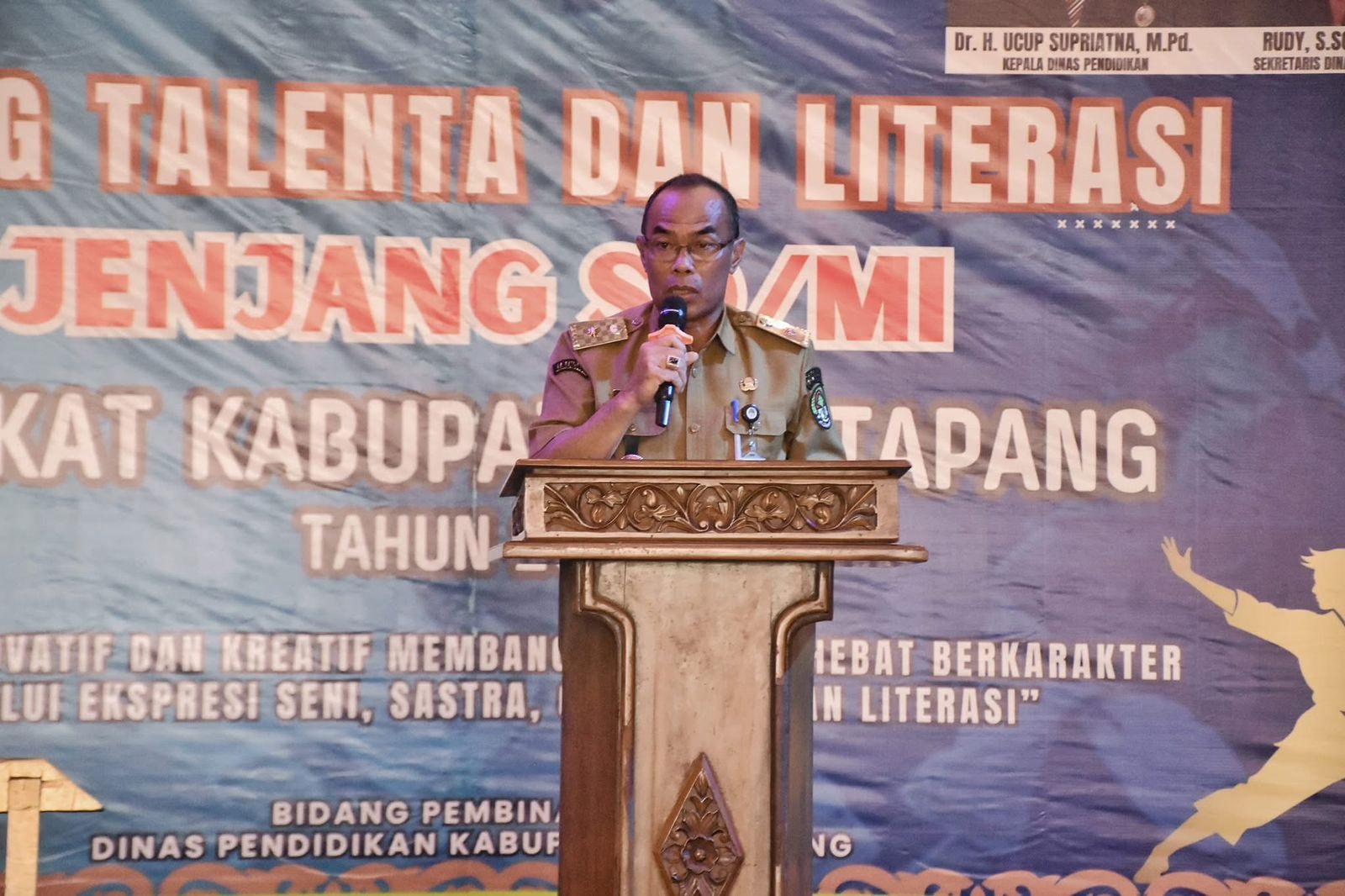 APRESIASI: Staf Ahli Bupati, Darma mengapresiasi pelaksanaan ajang talenta dan literasi tingkat SD/MI Ketapang 2025.