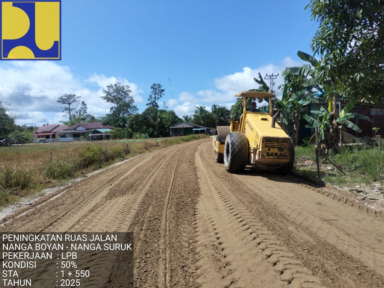 BERHARAP TEPAT WAKTU: Ruas Jalan Boyan-Nanga Suruk yang masih dalam proses pengerjaan.
