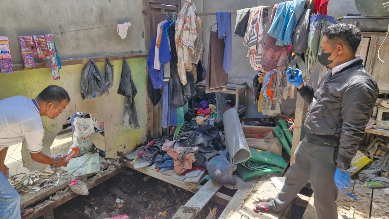Rumah korban rusak akibat ledakan gas rakitan di Desa Sungai Ambawang Kuala, Kubu Raya, Selasa (20/5/2025).