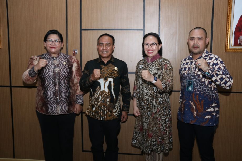 Krisantus Kurniawan menerima audiensi dari GM PLN UID Kalimantan Barat dan jajaran serta GM PLN UIP3B Kalimantan di ruang kerja Wakil Gubernur Kalimantan Barat, Kamis (22/5).