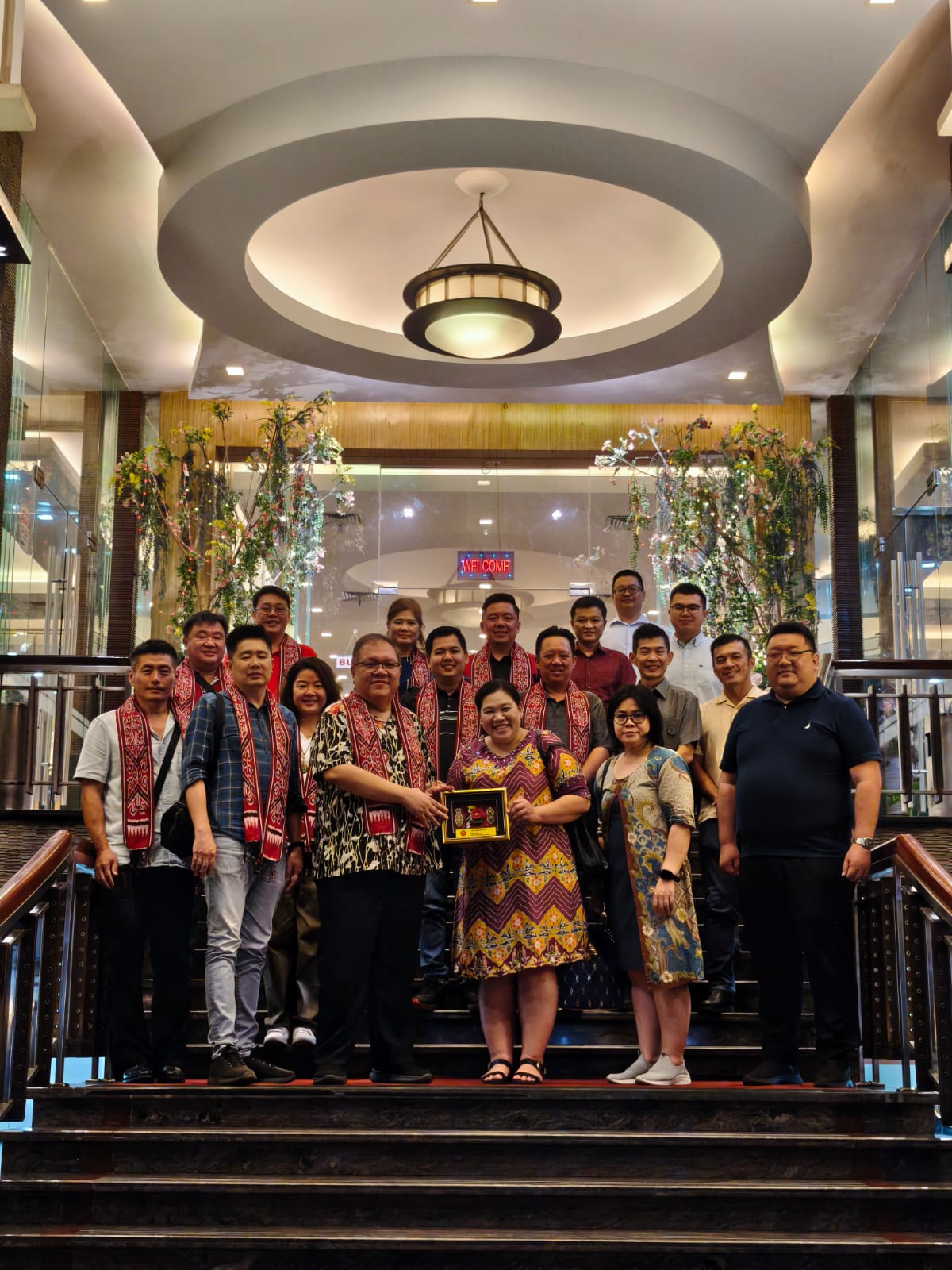 BERKUNJUNG : Kunjungan Sarawak China Friendship Association ke Kalbar diterima oleh Asosiasi Persahabatan Kalimantan Tiongkok.