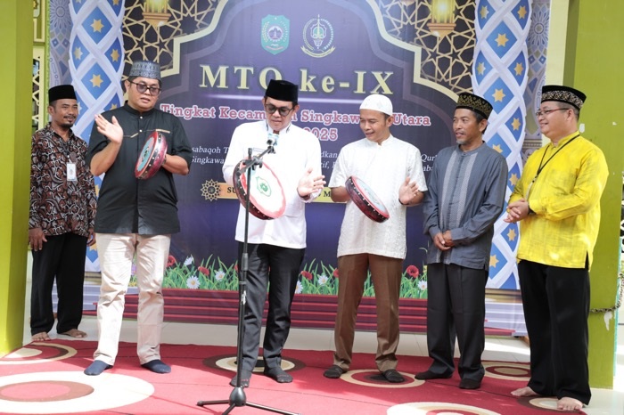 Musabaqah Tilawatil Qur&rsquo;an (MTQ) IX tingkat Kecamatan Singkawang Utara tahun 2025 resmi dibuka di halaman Masjid Nurul Huda, Sungai Garam Hilir.
