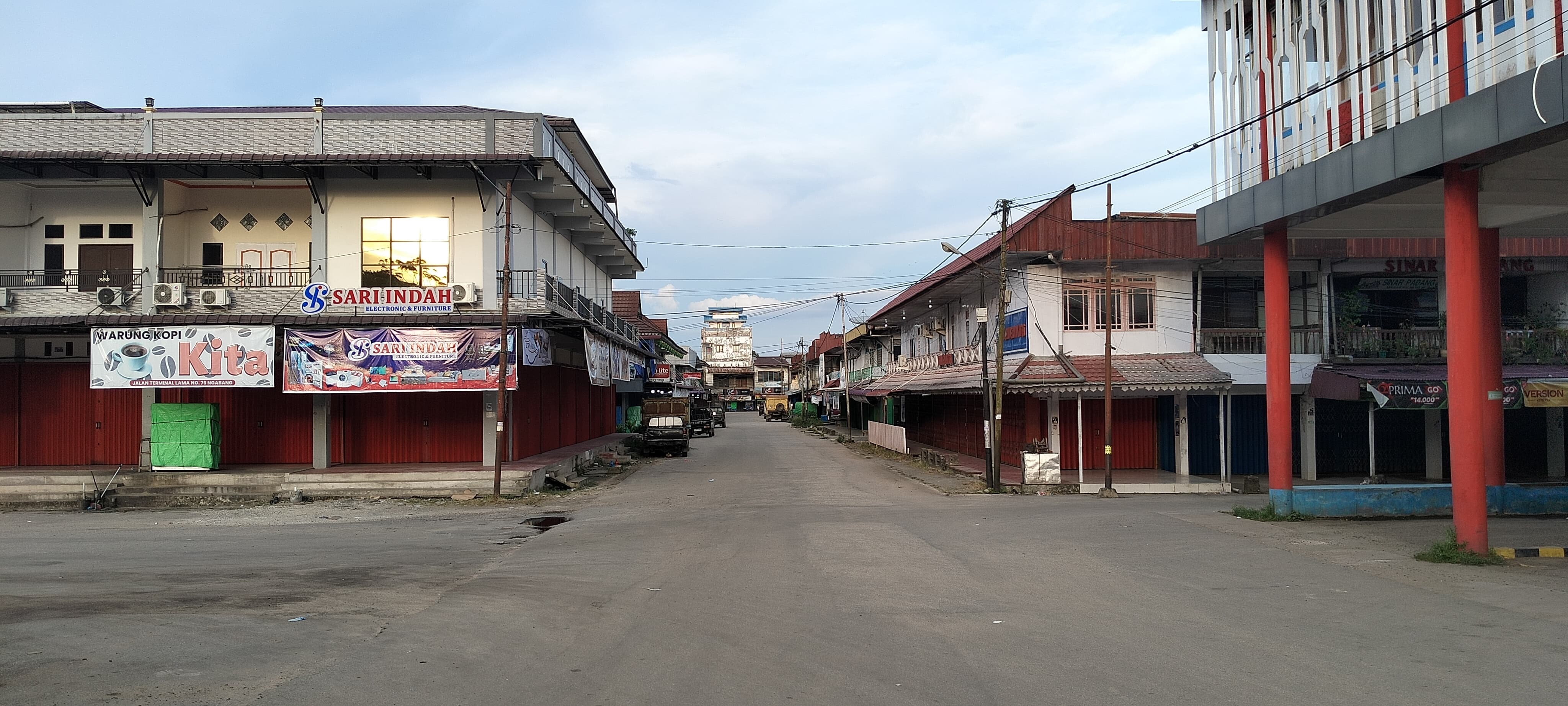 SEPI: Suasana kota Ngabang, Kabupaten Landak yang sangat sepi saat pelaksanaan ritual adat Balala&rsquo; Pantang Nagari pada Sabtu (24/5)