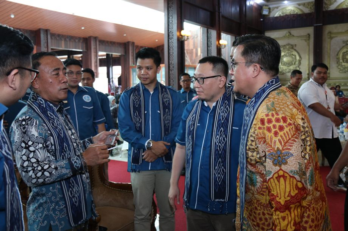 Krisantus Kurniawan saat menghadiri pelantikan sekaligus rapat kerja Dewan Pengurus Wilayah Gerakan Ekonomi Kreatif Nasional (Gekarafs) Kalbar