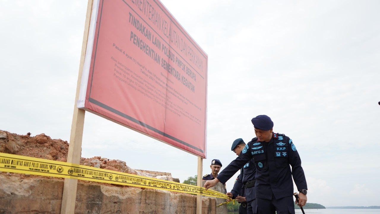 DISEGEL: Terminal Untuk Keperluan Sendiri (TUKS) maupun Terminal Khusus (Tersus) sebuah perusahaan di Kecamatan Teluk Batang, Kabupaten Kayong Utara, Provinsi Kalimantan Barat disegel.