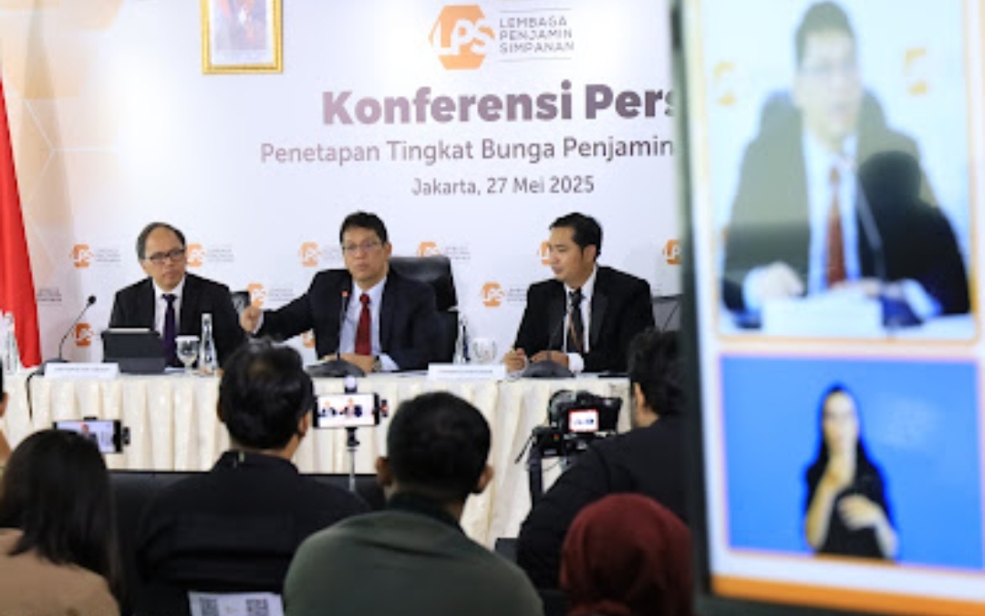 Keterangan pers terkait penyesuaian Tingkat Bunga Penjaminan periode Juni&ndash;September 2025 dalam konferensi pers di Jakarta, Selasa (27/5).