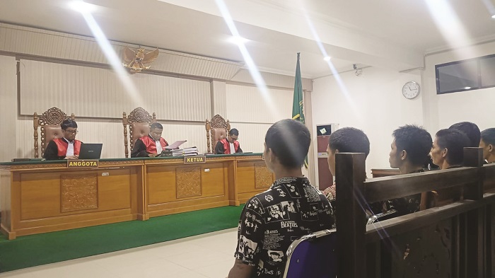 PETI : Terdakwa kasus PETI Boyan Tanjung saat menjalani persidangan.