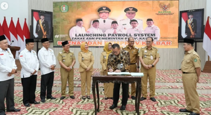 ZAKAT: Launching Payroll System Zakat ASN Pemprov Kalbar. Seluruh ASN muslim Pemprov Kalbar diimbau rutin menunaikan zakat profesi sebesar 2,5 persen dari gaji bulanan