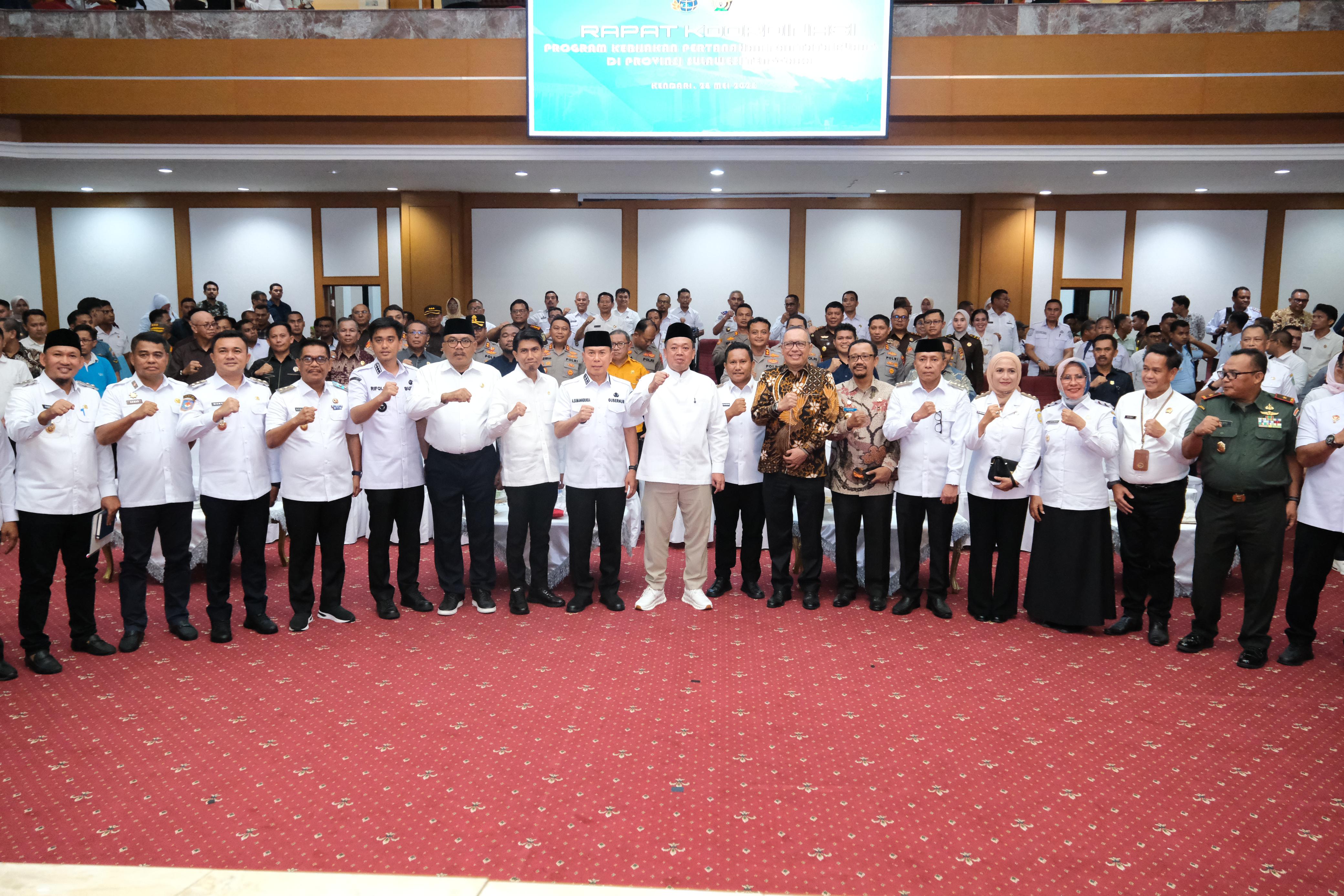 Rapat Koordinasi Pertanahan dan Penataan Ruang Bersama Pemerintah Provinsi dan Kabupaten/Kota se-Sulawesi Tenggara, di Ruang Pola Bahteramas Kantor Gubernur Sulawesi Tenggara.