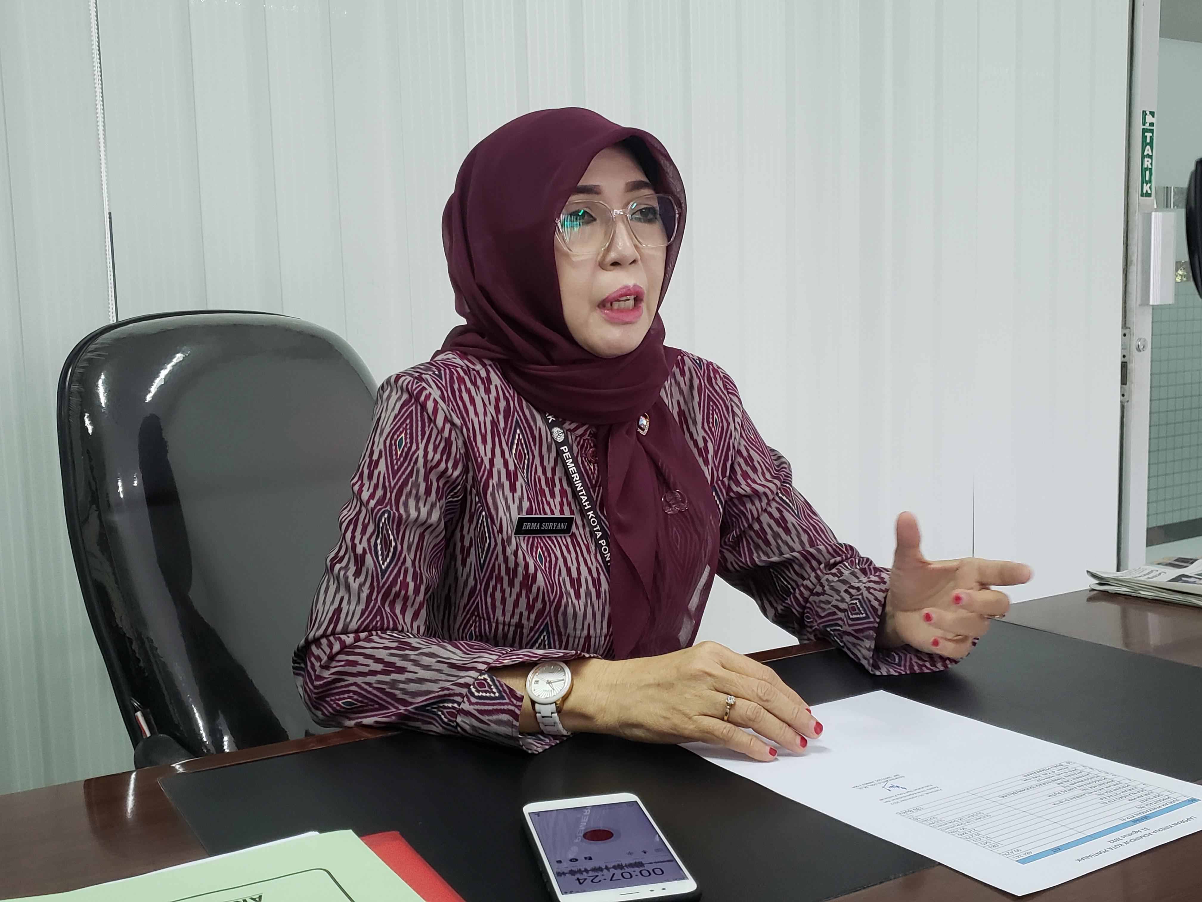 Kepala Dinas Kependudukan dan Pencatatan Sipil Kota Pontianak Erma Suryani.