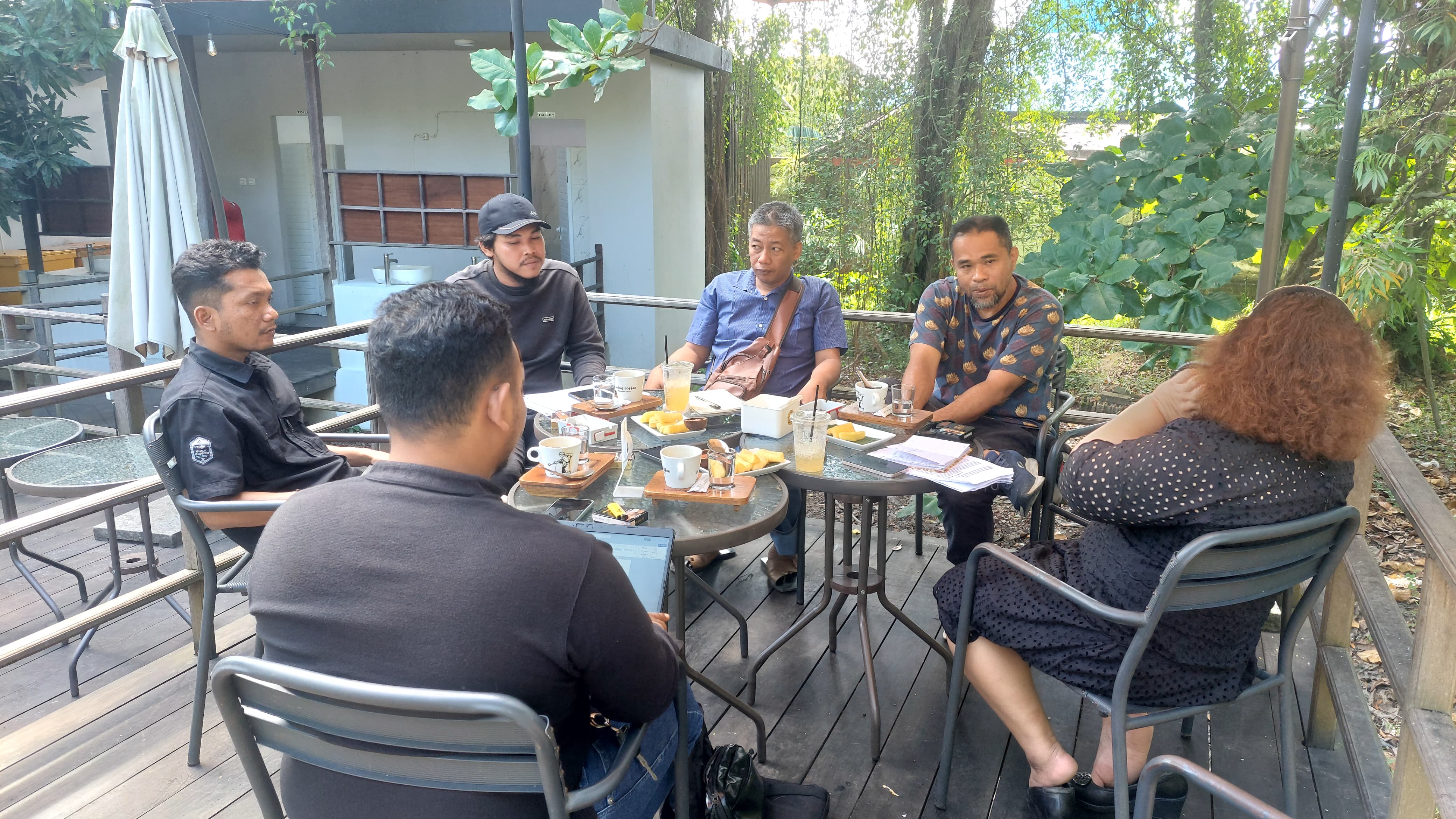 KemenHAM Kalteng Wilker Kalbar mengadakan pertemuan langsung aktivitas serikat buruh sawit terkait dugaan pelanggaran HAM dalam kasus buruh sawit di PT. AAG dan PT. KSP