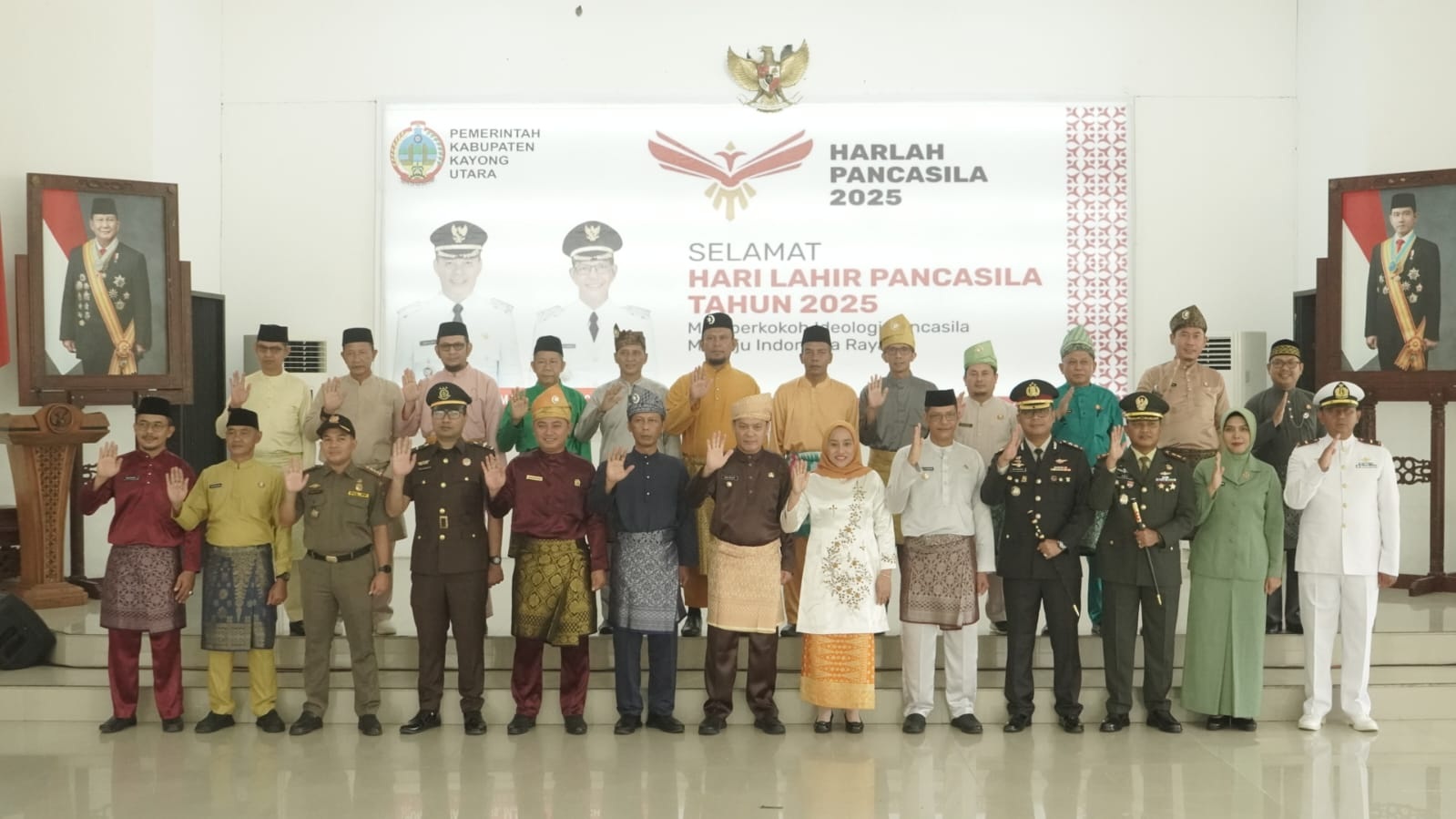 LANTIK: Bupati Kayong Utara Romi Wijaya memimpin Upacara Peringatan Hari Lahir Pancasila 2025 sekaligus melantik Pelaksana Duta Pancasila Paskibraka Kabupaten Kayong Utara, di Aula Pendopo Bupati.