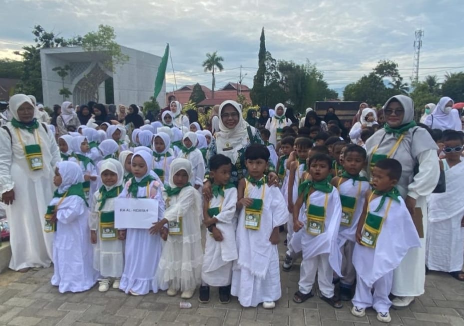 MANASIK: Sebanyak 470 santri Raudhatul Athfal (RA) se-Kota Singkawang mengikuti Simulasi Manasik Haji.