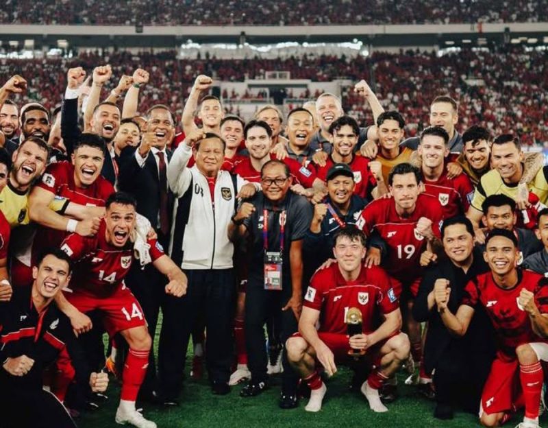 Pemain Timnas Indonesia merayakan kemenangan atas Bahrain pada kualifikasi Piala Dunia 2026.