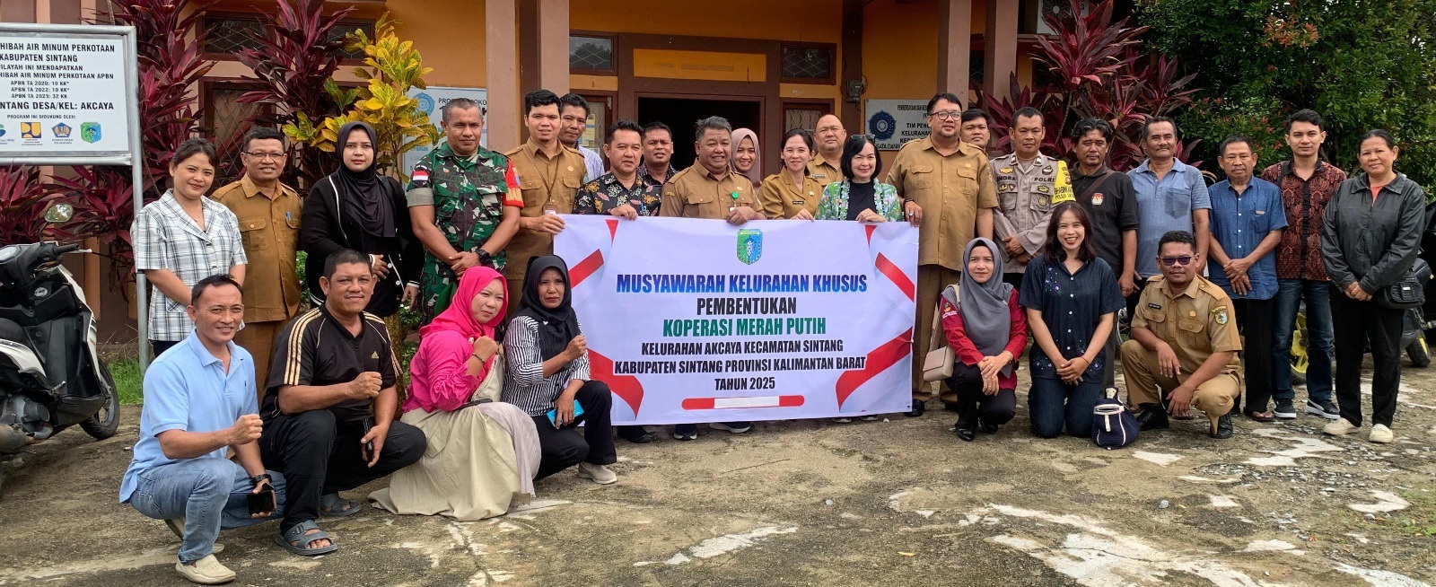 KMP TERBENTUK: Seluruh desa dan kelurahan di Sintang telah membentuk Koperasi Merah Putih untuk memperkuat perekonomian lokal berbasis komunitas.