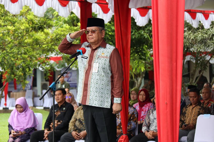 UPACARA: Sekda Kalbar Harisson memimpin Upacara Peringatan Hari Ulang Tahun ke-42 BPKP di Halaman Kantor Perwakilan BPKP Provinsi Kalimantan Barat, Sabtu (31/5).