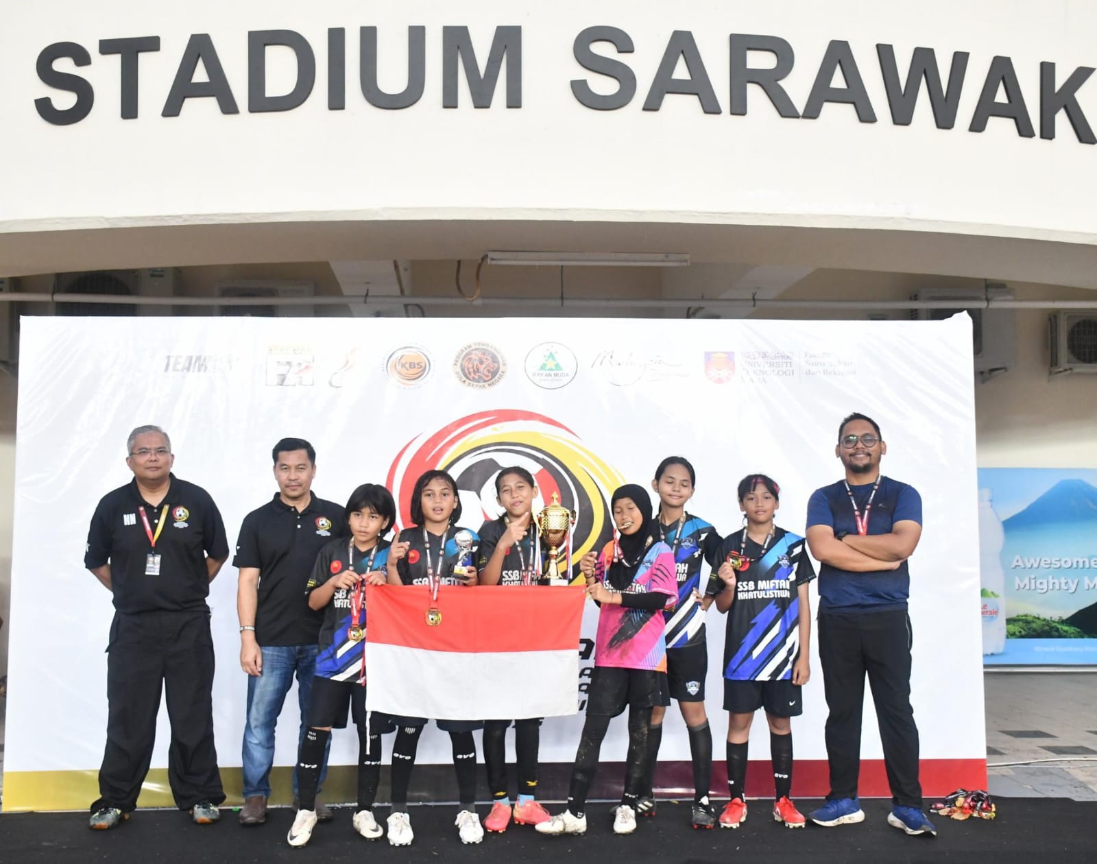 JUARA: Tim sepak bola Miftah Khatulistiwa berhasil menjadi juara I.
