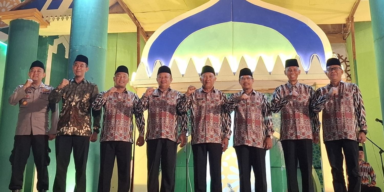 Ikhwan Pohan foto bersama Wabup dan tamu undangan lainnya dalam acara penutupan MTQ ke-36