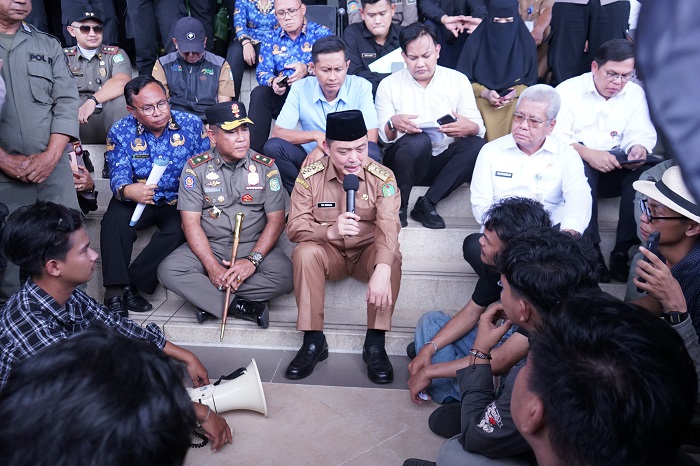 AUDIENSI: Gubernur Kalbar menerima audiensi jajaran pengurus PKC PMII Kalbar di Kantor Gubernur, Senin (2/6). Agenda tersebut membahas program 100 hari kerja.