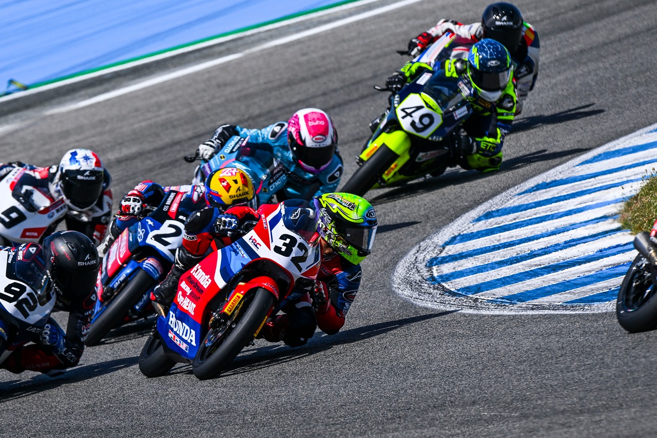 M. Kiandra Ramadhipa melaju penuh semangat di Circuito de Jerez, menunjukkan performa gemilang dengan dua finis di posisi atas pada FIM JuniorGP 2025.