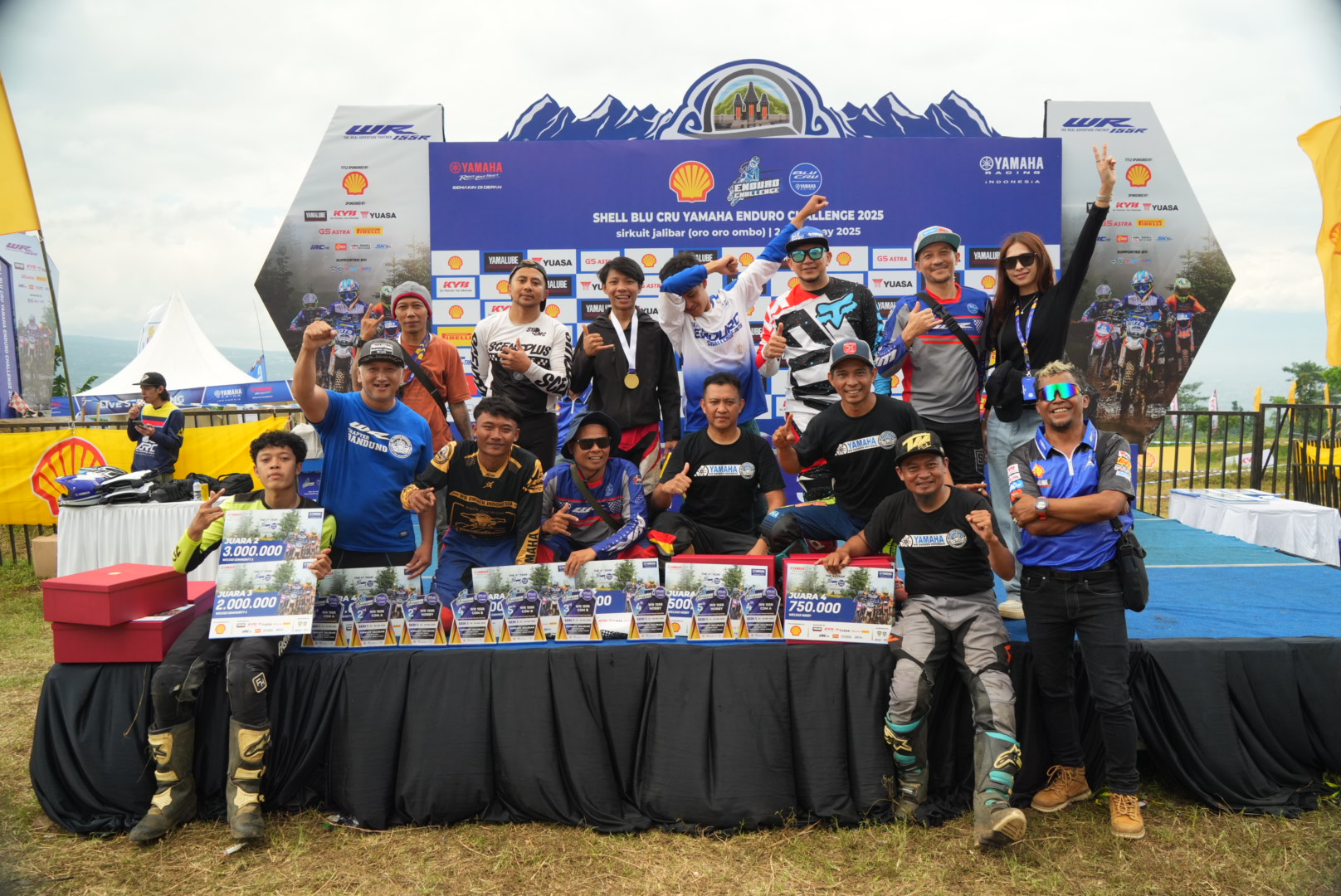 Rekor Baru Starter SHELL BLU CRU Yamaha Enduro Challenge, Ribuan Penonton Tumpah Ruah di Jalibar.