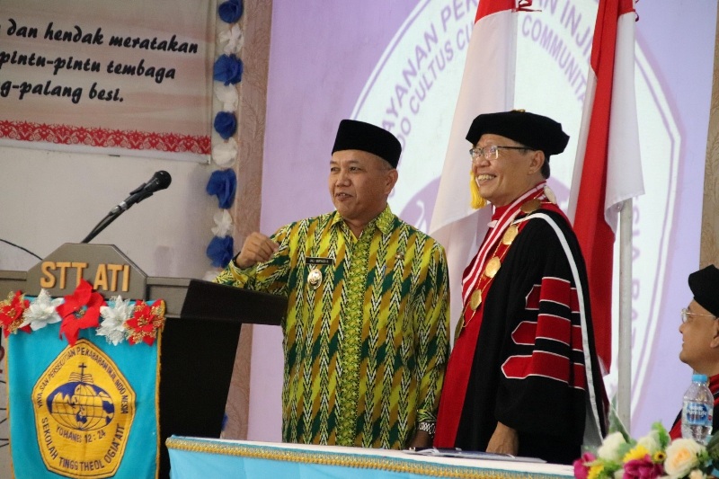 WISUDA: Wabup Mempawah menghadiri acara Wisuda Magister Teologi I.