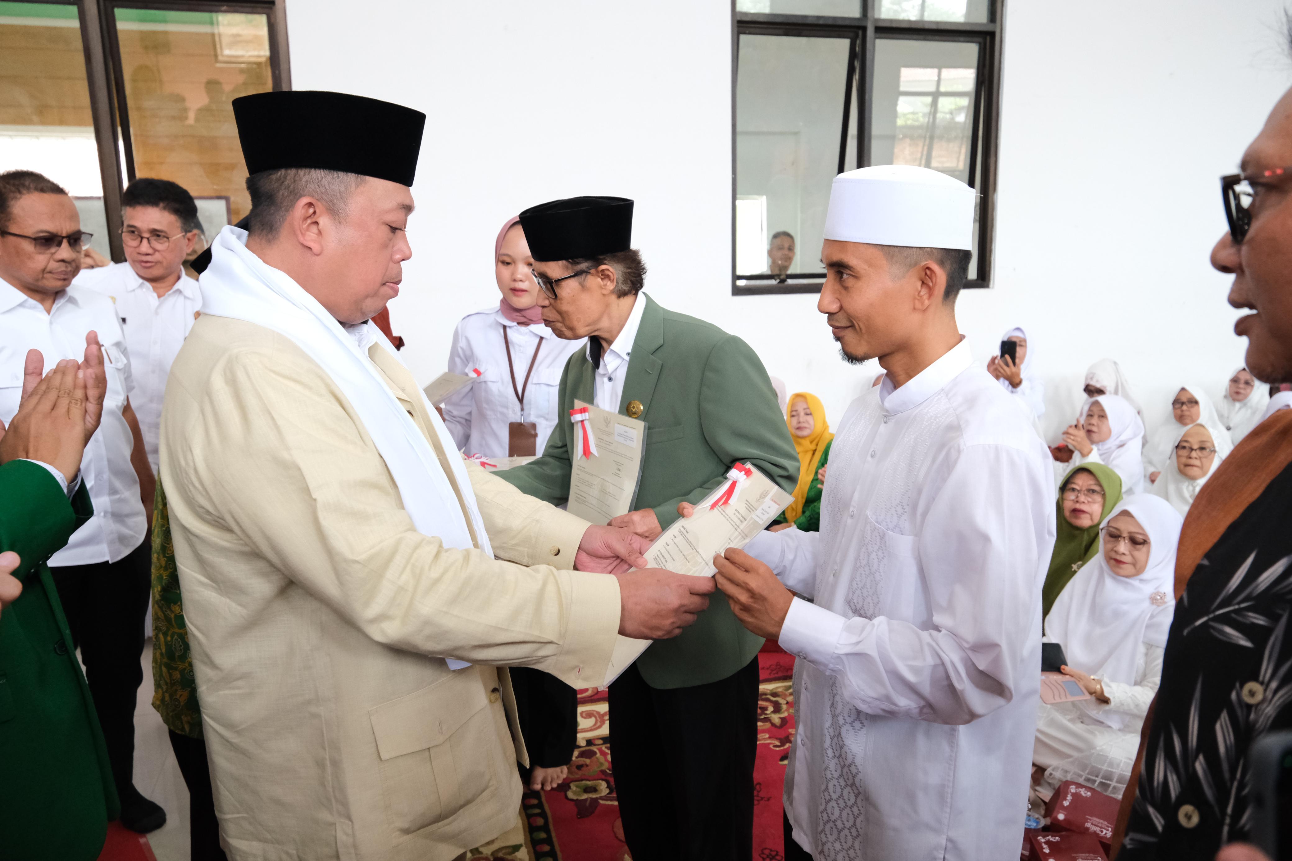 Nusron Wahid berkomitmen akan menuntaskan pendaftaran tanah wakaf di Indonesia.