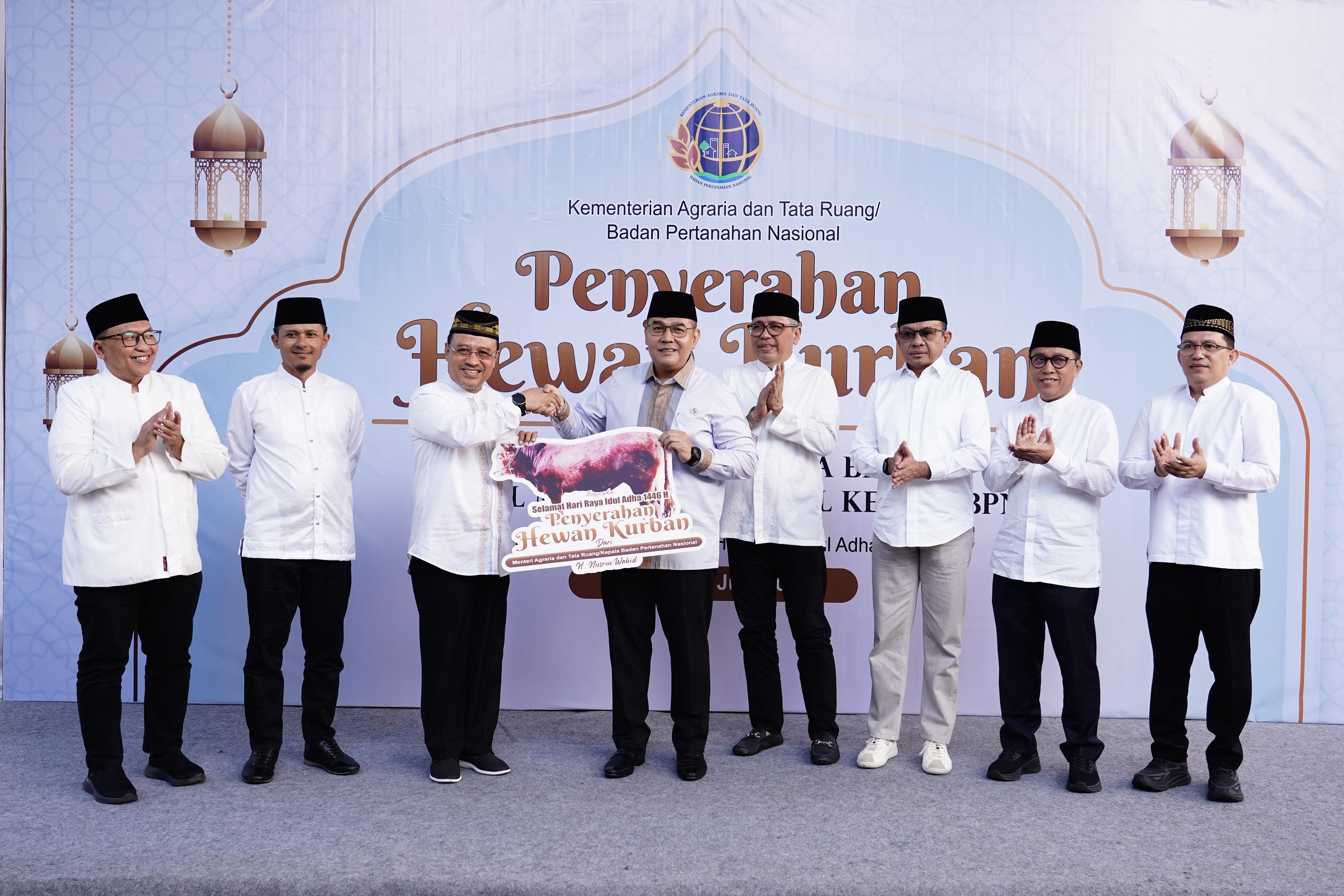 Ossy Dermawan, mengucapkan selamat Hari Raya Iduladha kepada seluruh pegawai dan keluarga besar ATR/BPN.