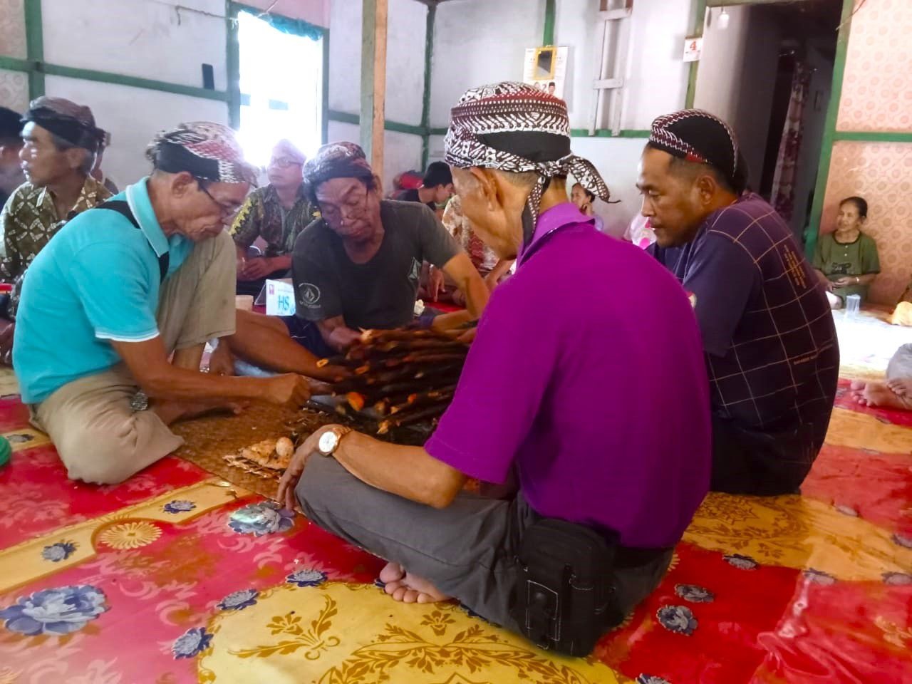 TRADISI: Tradisi Turun Sandam dilaksanakan pada 15 April 2025 di Dusun Kelukup Belantak, Kendawangan.