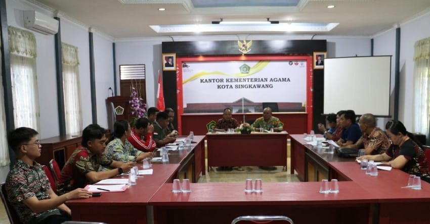 RAPAT KOORDINASI: Seksi Urusan Agama Buddha Kantor Kementerian Agama Kota Singkawang bersama Penyelenggara Pendidikan Agama Buddha mengadakan rapat koordinasi terkait  memperingati Vesakha Sananda.