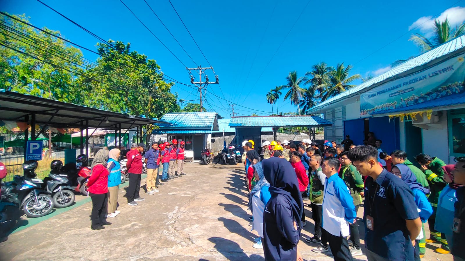 Sebelum simulasi dimulai, PAM Obvit Polda Kalbar, Damkar Mitra Bhakti, dan PMI Kota Pontianak memberikan briefing kepada seluruh peserta.