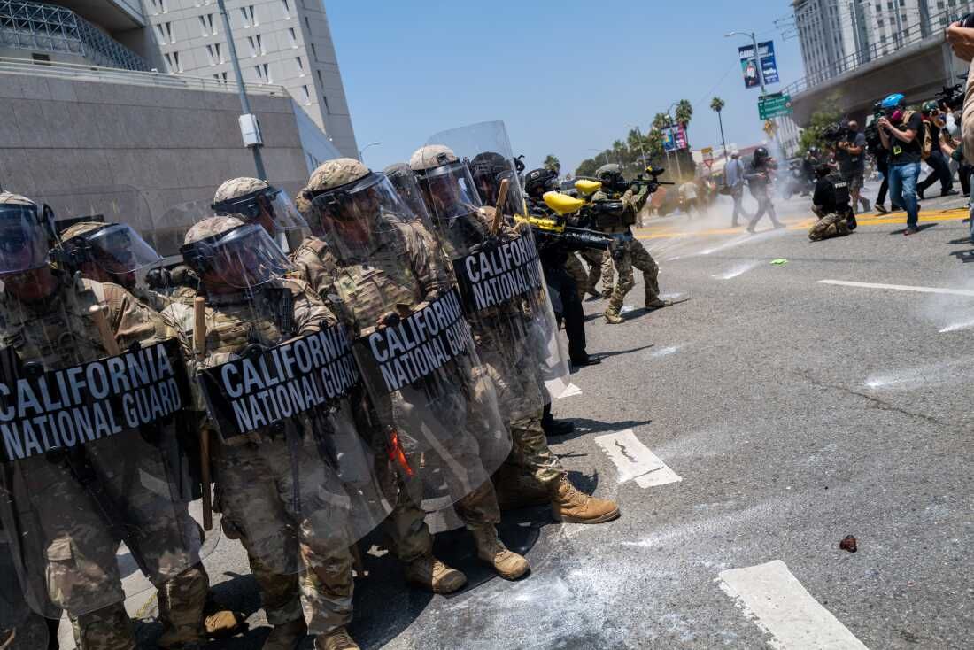 Pasukan Garda Nasional diterjukan untuk mengatasi ricuh di Los Angeles.