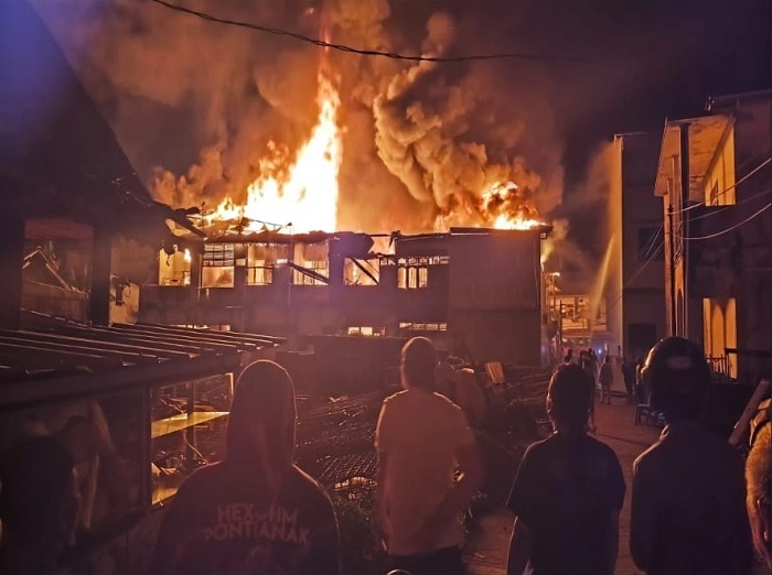LUDES HABIS: Musibah kebakaran menjadi kabar yang mengejutkan warga pada 10 Juni 2024, kejadian ini pun mendapatkan perhatian dari media massa lokal hingga nasional, termasuk Pontianak Post.