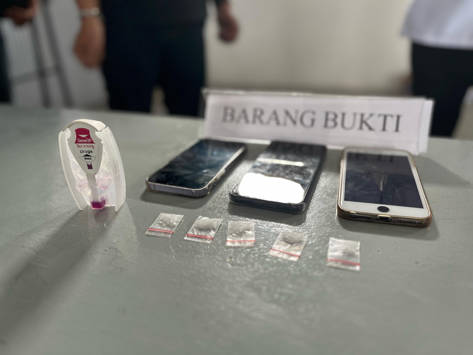 Barang bukti yang ditemukan Petugas Lapas Perempuan kelas IIA Pontianak (10/6)