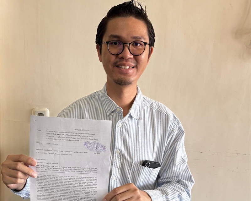 Tim kuasa hukum, Anwar Ryanto, Lim menyerahkan surat pengaduan ke Polda Kalimantan Barat, pada Selasa 10 Juni 2025.