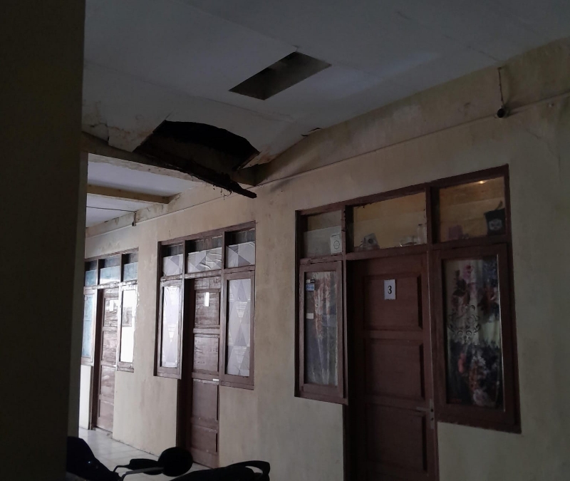 Kondisi asrama mahasiswa Kalbar di Semarang yang mengalami kerusakan.